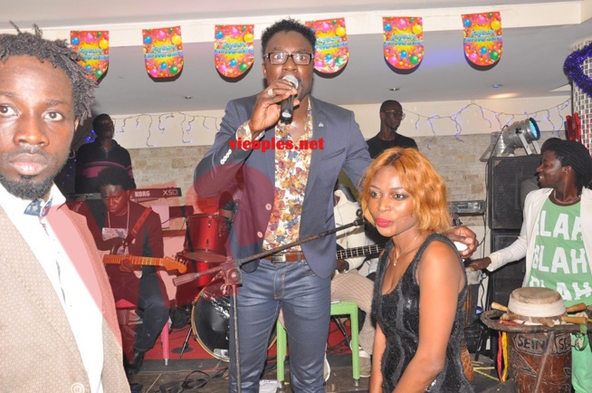 Revivez la chaleur dans la première nuit de l'anniversaire du golden boy de la musique Sidy Samb ce mercredi au Pentola. Revivez la chaleur dans la première nuit de l'anniversaire du golden boy de la musique Sidy Samb ce mercredi au Pentola.