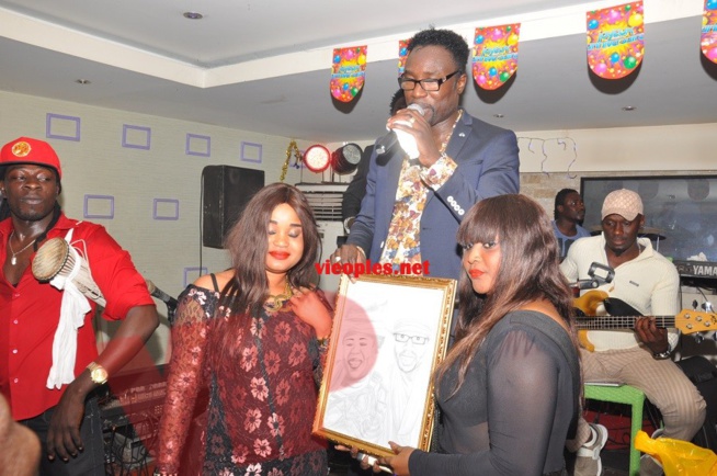 Revivez la chaleur dans la première nuit de l'anniversaire du golden boy de la musique Sidy Samb ce mercredi au Pentola. Revivez la chaleur dans la première nuit de l'anniversaire du golden boy de la musique Sidy Samb ce mercredi au Pentola.