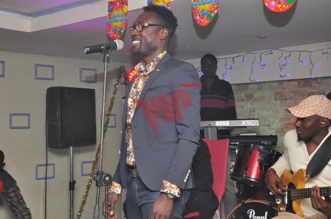 Revivez la chaleur dans la première nuit de l'anniversaire du golden boy de la musique Sidy Samb ce mercredi au Pentola. Revivez la chaleur dans la première nuit de l'anniversaire du golden boy de la musique Sidy Samb ce mercredi au Pentola.