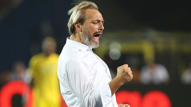 Éliminatoires Mondial 2026 : confiant avant d’affronter le Sénégal, Desabre le coach du Congo mise sur le public et promet de « gêner les Lions »