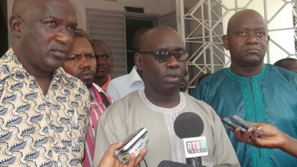 Pour le 'OUI' au référendum : Macky Sall reçoit le mouvement 'navétane' samedi à 12h Pour le 'OUI' au référendum : Macky Sall reçoit le mouvement 'navétane' samedi à 12h