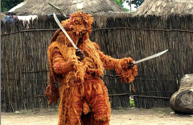 Patrimoine et violences : Le Kankourang et ses dérives inquiétantes, un enseignant agressé lors de sa sortie Patrimoine et violences : Le Kankourang et ses dérives inquiétantes, un enseignant agressé lors de sa sortie