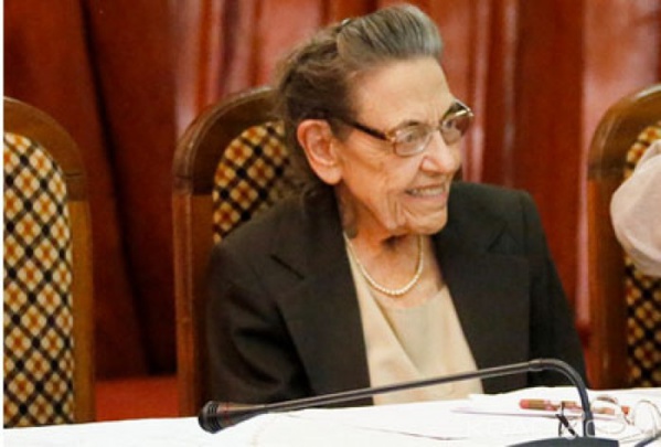 Enterrement de la veuve de Cheikh Anta Diop : Louise Marie Maes Diop repose à Thieytou aux cotés de son pharaon Enterrement de la veuve de Cheikh Anta Diop : Louise Marie Maes Diop repose à Thieytou aux cotés de son pharaon