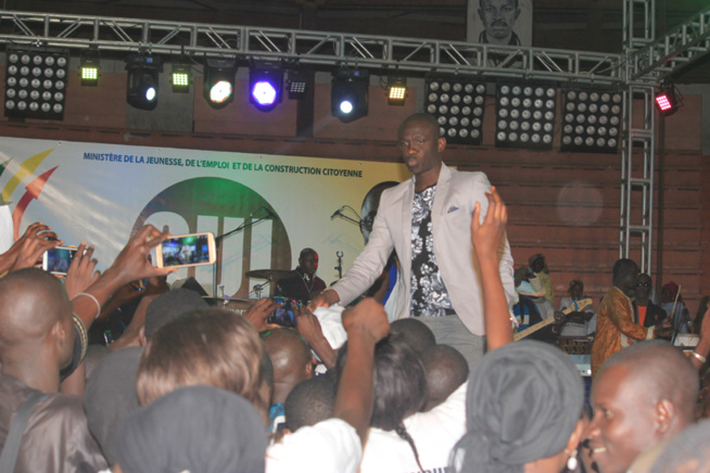 De retour fraichement de Dubai,Pape Diouf attérit et explose le Stadium Marius Ndiaye. Rendez vous ce samedi au Bloowy. De retour fraichement de Dubai,Pape Diouf attérit et explose le Stadium Marius Ndiaye. Rendez vous ce samedi au Bloowy.