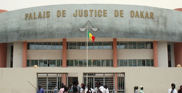 Chambre Criminelle : le fils du magistrat Taifour Diop risque dix ans pour vol d’argent, de bijoux en or… Chambre Criminelle : le fils du magistrat Taifour Diop risque dix ans pour vol d’argent, de bijoux en or…
