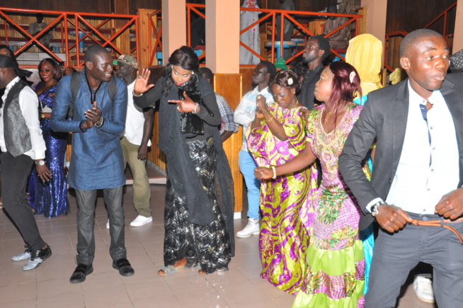 ANNIVERSAIRE: Sidy Samb le golden boy de la musique chauffe le Ravin. ANNIVERSAIRE: Sidy Samb le golden boy de la musique chauffe le Ravin.