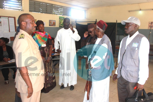 Référendum: Vote des des militaires et paramilitaires à l'école Moustapha Diop ex. école FaidherbeDakar (image) Référendum: Vote des des militaires et paramilitaires à l'école Moustapha Diop ex. école FaidherbeDakar (image)