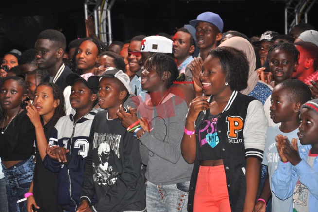 Sen Art Vision, Vouzénou et 37 Cinq vous présente le concert de Lefa du groupe Sexions D'assaut au Sea Plaza. Sen Art Vision, Vouzénou et 37 Cinq vous présente le concert de Lefa du groupe Sexions D'assaut au Sea Plaza.