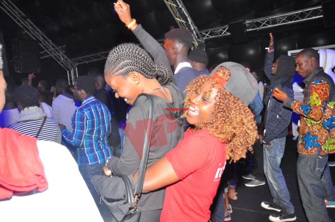 Sen Art Vision, Vouzénou et 37 Cinq vous présente le concert de Lefa du groupe Sexions D'assaut au Sea Plaza. Sen Art Vision, Vouzénou et 37 Cinq vous présente le concert de Lefa du groupe Sexions D'assaut au Sea Plaza.