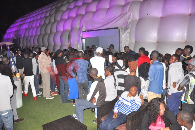 Sen Art Vision, Vouzénou et 37 Cinq vous présente le concert de Lefa du groupe Sexions D'assaut au Sea Plaza. Sen Art Vision, Vouzénou et 37 Cinq vous présente le concert de Lefa du groupe Sexions D'assaut au Sea Plaza.