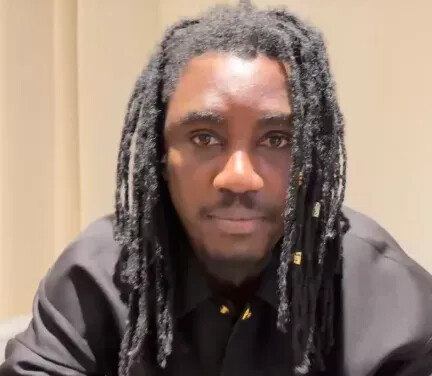 Crise annoncée dans le showbiz avec Wally Seck qui suspend sa carrière : Une décision qui divise les internautes Crise annoncée dans le showbiz avec Wally Seck qui suspend sa carrière : Une décision qui divise les internautes