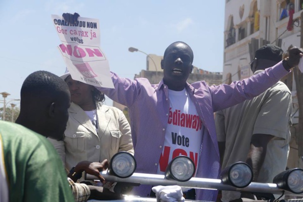 Campagne pour le référendum - Le cortège de Malick Gakou agressé Campagne pour le référendum - Le cortège de Malick Gakou agressé