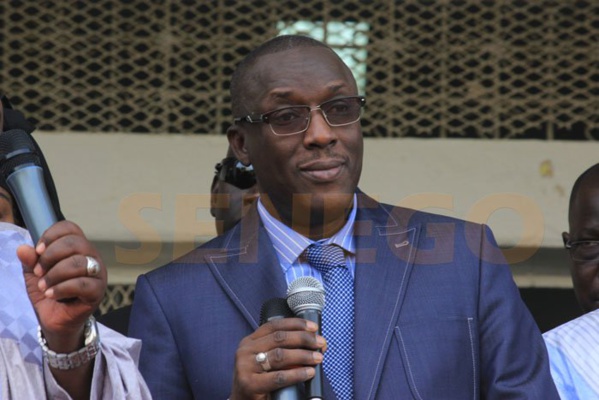 Meeting du camp du Oui à Ndioum : Cheikh Oumar Anne essuie des jets de pierres et accuse Amadou Kane Diallo Meeting du camp du Oui à Ndioum : Cheikh Oumar Anne essuie des jets de pierres et accuse Amadou Kane Diallo