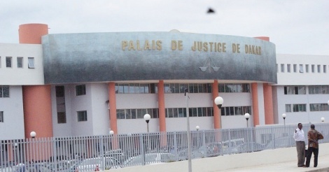 Bigamie : La quinquagénaire Rokhaya Niang traînée à la barre par son premier mari Assane Loum Bigamie : La quinquagénaire Rokhaya Niang traînée à la barre par son premier mari Assane Loum