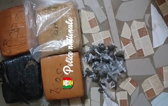 Lutte antidrogue : coup de filet réussi de la BRS à Sinthiou, trois trafiquants arrêtés avec plusieurs kilos de chanvre Lutte antidrogue : coup de filet réussi de la BRS à Sinthiou, trois trafiquants arrêtés avec plusieurs kilos de chanvre