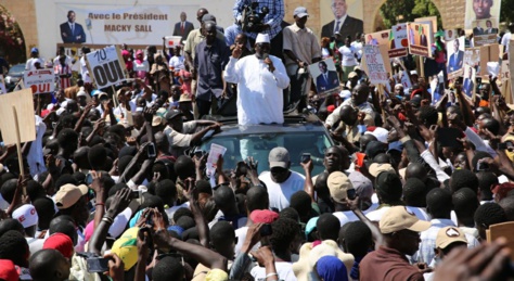 A Thiès, Macky Sall pilonne Idrissa Seck et Cie: " Ceux qui parlent doivent se regarder dans un miroir pour savoir entre eux et moi, qui a plus de dignité" A Thiès, Macky Sall pilonne Idrissa Seck et Cie: " Ceux qui parlent doivent se regarder dans un miroir pour savoir entre eux et moi, qui a plus de dignité"