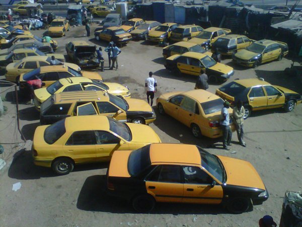 Référendum : Une caravane de taxis dans les rues de Dakar pour le Oui Référendum : Une caravane de taxis dans les rues de Dakar pour le Oui
