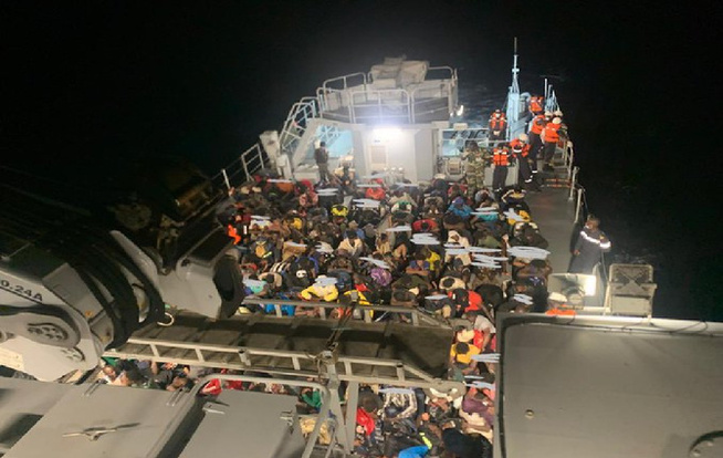 Émigration irrégulière : 683 migrants secourus en une semaine, la Marine nationale a sauvé 282 migrants samedi , 3 embarcations interceptées Émigration irrégulière : 683 migrants secourus en une semaine, la Marine nationale a sauvé 282 migrants samedi , 3 embarcations interceptées