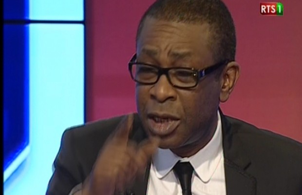 Référendum: Youssou Ndour reporte son concert et drague Modou Lô pour… Référendum: Youssou Ndour reporte son concert et drague Modou Lô pour…