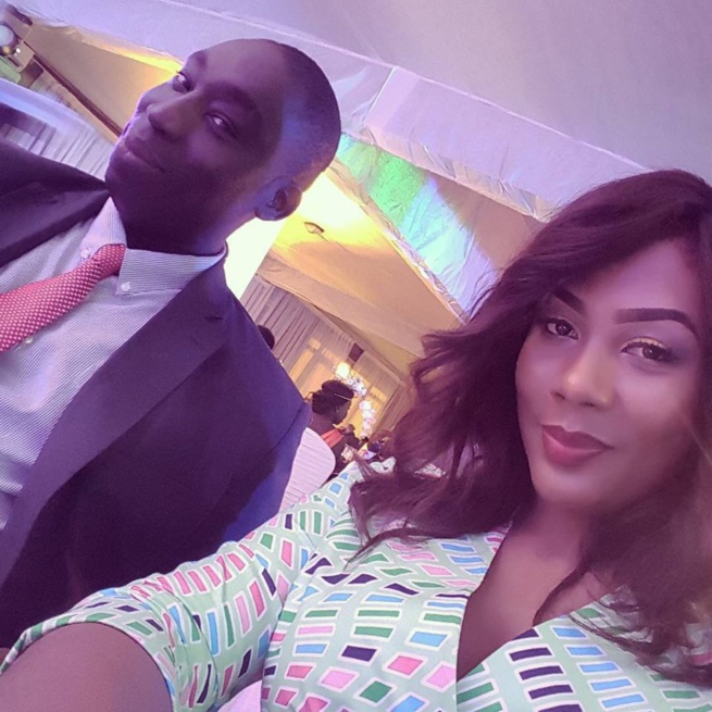 Baye Niass fils de Moustapha Niasse en toute complicité avec son épouse Baye Niass fils de Moustapha Niasse en toute complicité avec son épouse