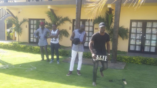 Les images de la réalisation de la nouvelle vidéo de Sidy Samb. Regardez Les images de la réalisation de la nouvelle vidéo de Sidy Samb. Regardez