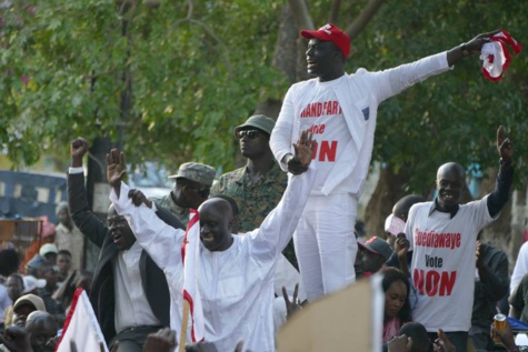 Référendum : Idrissa Seck accuse les ouiistes d'avoir versé du "safara" dans les centres de vote de Thiès Référendum : Idrissa Seck accuse les ouiistes d'avoir versé du "safara" dans les centres de vote de Thiès