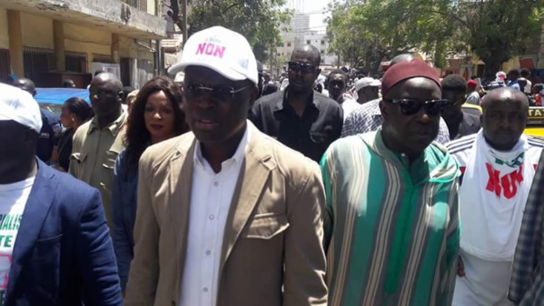 Khalifa Sall à ses militants : "Consommons le riz, encaissons l'argent et allons voter Non" Khalifa Sall à ses militants : "Consommons le riz, encaissons l'argent et allons voter Non"