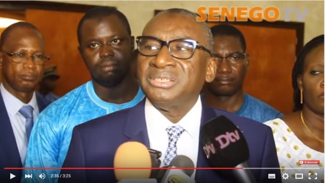 Tambacounda : Me Sidiki Kaba jette son enveloppe dans la caisse poubelle…et reprend le vote Tambacounda : Me Sidiki Kaba jette son enveloppe dans la caisse poubelle…et reprend le vote