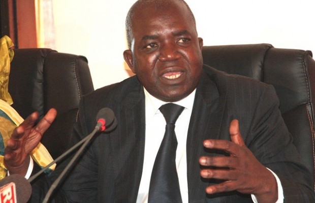 Incidents: un mandataire du Oui verse de l’eau sur les bulletins, au bureau de Oumar Sarr Incidents: un mandataire du Oui verse de l’eau sur les bulletins, au bureau de Oumar Sarr