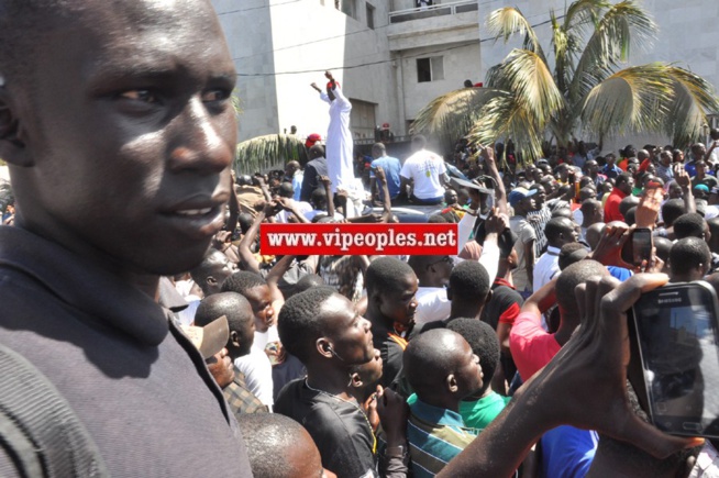 Les images de la tentative de fermeture de Walfadjri par les forces de l'ordre Les images de la tentative de fermeture de Walfadjri par les forces de l'ordre
