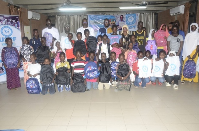 Rentrée académique à Saint-Louis : L'association U2PF soutient des nécessiteux en kits scolaires. Rentrée académique à Saint-Louis : L'association U2PF soutient des nécessiteux en kits scolaires.