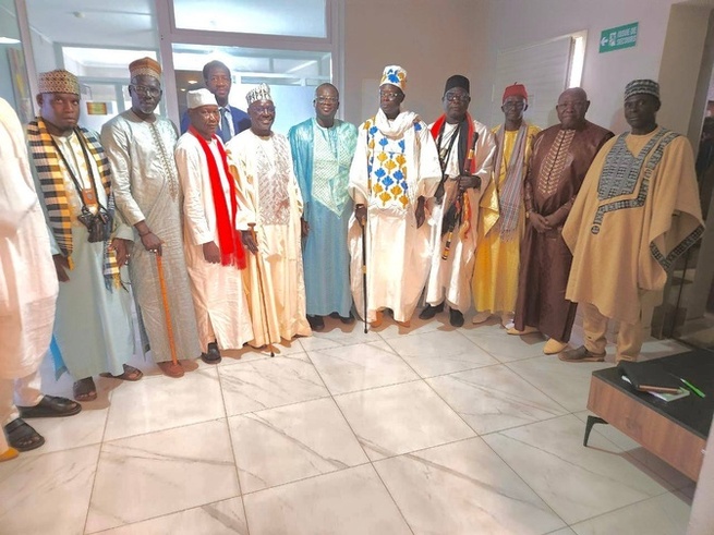 Marché parallèle des médicaments : l’ARP reçoit le soutien du Conseil des Notables Lébous Marché parallèle des médicaments : l’ARP reçoit le soutien du Conseil des Notables Lébous