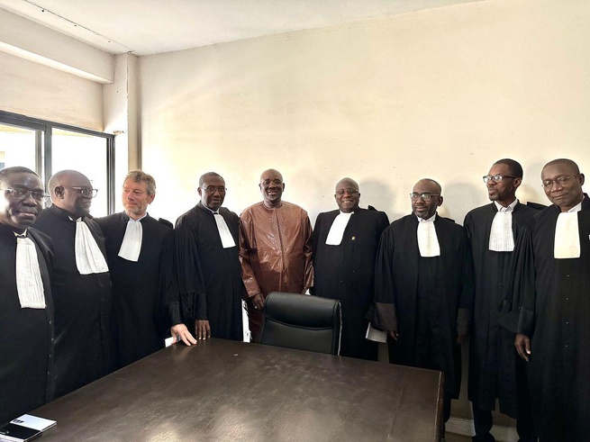Conférence de presse des avocats de Farba Ngom : quand le droit défie la politique Par : Cheikh Ahmed Tidiane Ly Conférence de presse des avocats de Farba Ngom : quand le droit défie la politique Par : Cheikh Ahmed Tidiane Ly