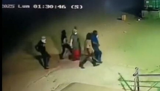 50 millions FCfa emportés : Le film impressionnant de l’attaque d’un commando armé au CIMAF 50 millions FCfa emportés : Le film impressionnant de l’attaque d’un commando armé au CIMAF