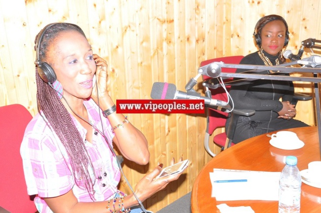 Le groupe Safari: Khadija, Maria et Ndeffa sur les ondes de la FEM FM de la diva Coumba Gawlo. Le groupe Safari: Khadija, Maria et Ndeffa sur les ondes de la FEM FM de la diva Coumba Gawlo.