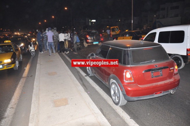 Les images de l'accident qui s'est produit ce samedi nuit en face la gendarmerie foire. Les images de l'accident qui s'est produit ce samedi nuit en face la gendarmerie foire.