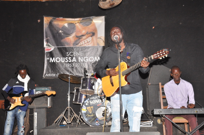 Yoro Ndiaye au just 4u c'est l'ambiance acoustique qui règne. Yoro Ndiaye au just 4u c'est l'ambiance acoustique qui règne.