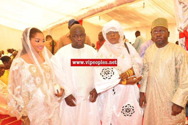 En exclusivité: Les images du baptême du fils de Moustapha Cissé le jeune marabout "Niasséne" aux HLM. En exclusivité: Les images du baptême du fils de Moustapha Cissé le jeune marabout "Niasséne" aux HLM.