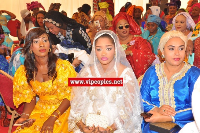 En exclusivité: Les images du baptême du fils de Moustapha Cissé le jeune marabout "Niasséne" aux HLM. En exclusivité: Les images du baptême du fils de Moustapha Cissé le jeune marabout "Niasséne" aux HLM.