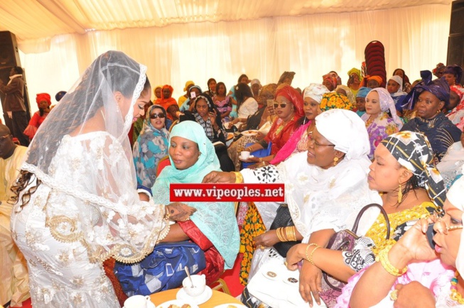 En exclusivité: Les images du baptême du fils de Moustapha Cissé le jeune marabout "Niasséne" aux HLM. En exclusivité: Les images du baptême du fils de Moustapha Cissé le jeune marabout "Niasséne" aux HLM.