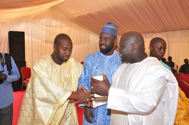 En exclusivité: Les images du baptême du fils de Moustapha Cissé le jeune marabout "Niasséne" aux HLM. En exclusivité: Les images du baptême du fils de Moustapha Cissé le jeune marabout "Niasséne" aux HLM.