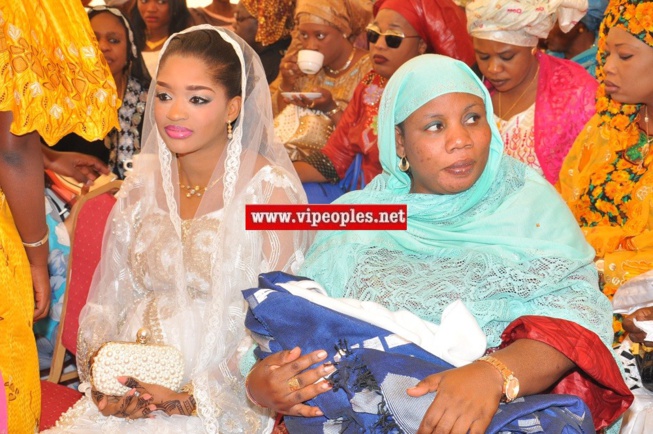 En exclusivité: Les images du baptême du fils de Moustapha Cissé le jeune marabout "Niasséne" aux HLM. En exclusivité: Les images du baptême du fils de Moustapha Cissé le jeune marabout "Niasséne" aux HLM.