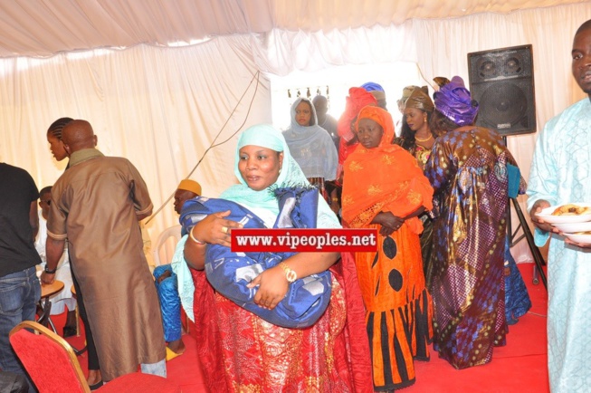 En exclusivité: Les images du baptême du fils de Moustapha Cissé le jeune marabout "Niasséne" aux HLM. En exclusivité: Les images du baptême du fils de Moustapha Cissé le jeune marabout "Niasséne" aux HLM.