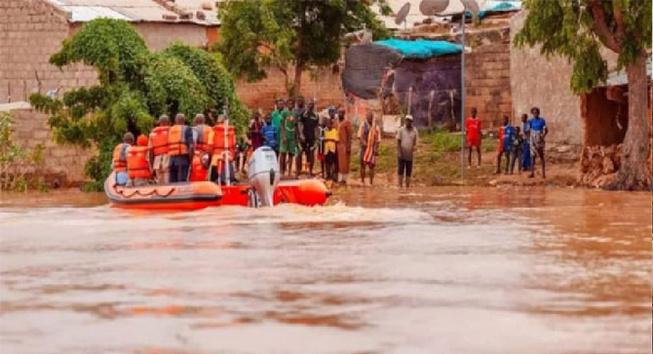 Podor : La crue du fleuve Sénégal chasse des familles à Guédé Wouro Podor : La crue du fleuve Sénégal chasse des familles à Guédé Wouro