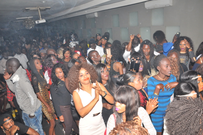 PAQUES: Pape Diouf au Baramundi c'est le triomphe de la musique avec Packo Prod. Regardez PAQUES: Pape Diouf au Baramundi c'est le triomphe de la musique avec Packo Prod. Regardez