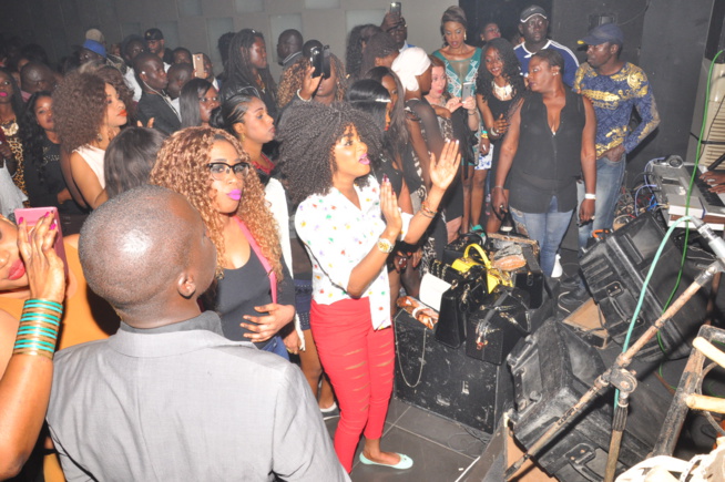 PAQUES: Pape Diouf au Baramundi c'est le triomphe de la musique avec Packo Prod. Regardez PAQUES: Pape Diouf au Baramundi c'est le triomphe de la musique avec Packo Prod. Regardez