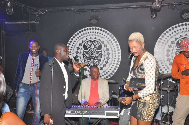 PAQUES: Pape Diouf au Baramundi c'est le triomphe de la musique avec Packo Prod. Regardez PAQUES: Pape Diouf au Baramundi c'est le triomphe de la musique avec Packo Prod. Regardez