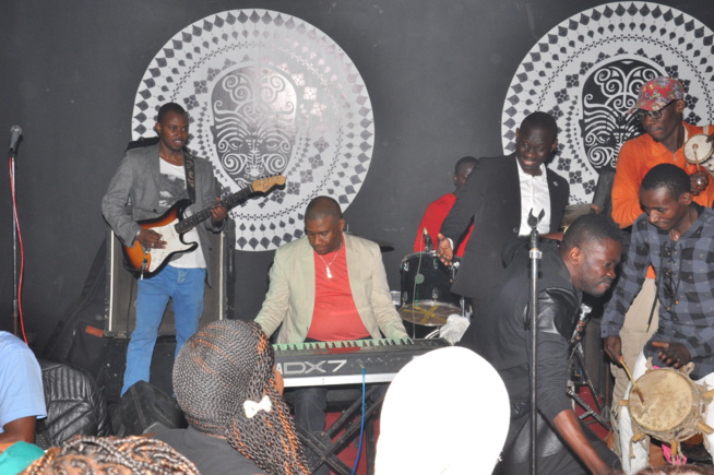 PAQUES: Pape Diouf au Baramundi c'est le triomphe de la musique avec Packo Prod. Regardez PAQUES: Pape Diouf au Baramundi c'est le triomphe de la musique avec Packo Prod. Regardez