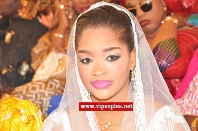 Voici la grande dame qui se cache derriére le jeune marabout "niasséne" Moustapha Cissé.