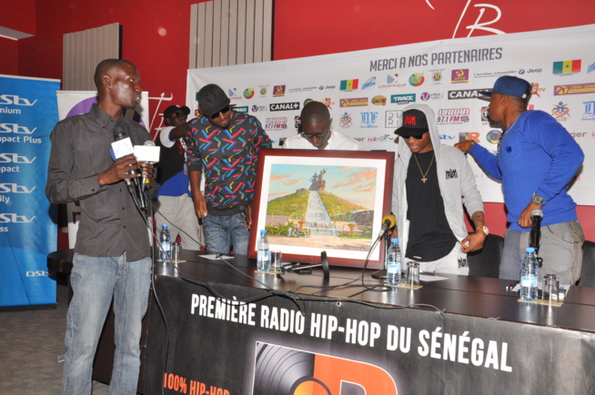 Les images de la conférence de presse de l'artiste Nigerien WIZKID à Dakar. Les images de la conférence de presse de l'artiste Nigerien WIZKID à Dakar.
